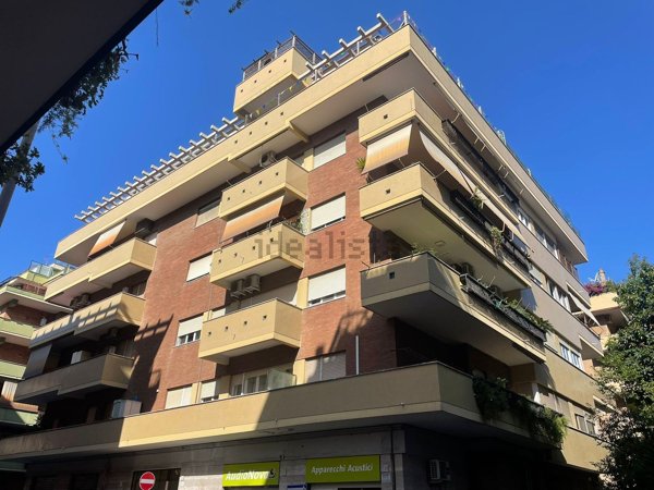 appartamento in vendita a Roma in zona Ostia