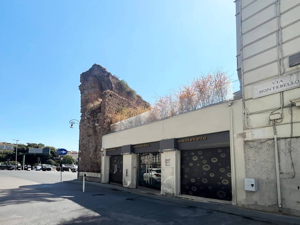 negozio in vendita a Roma in zona Castro Pretorio