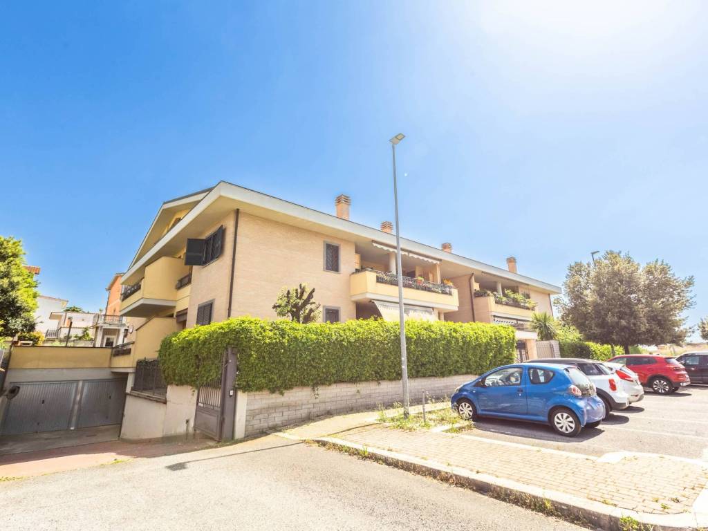 appartamento in vendita a Roma in zona Romanina