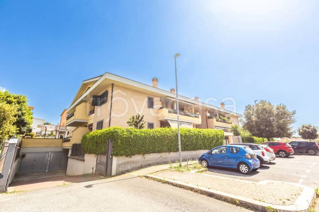 appartamento in vendita a Roma in zona Casal Morena