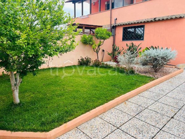casa indipendente in vendita a Roma in zona Ostia Antica