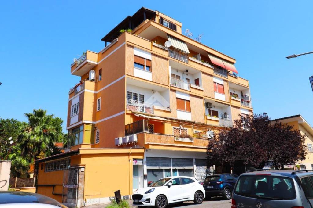appartamento in vendita a Roma in zona Tuscolano