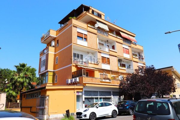 appartamento in vendita a Roma in zona Tuscolano