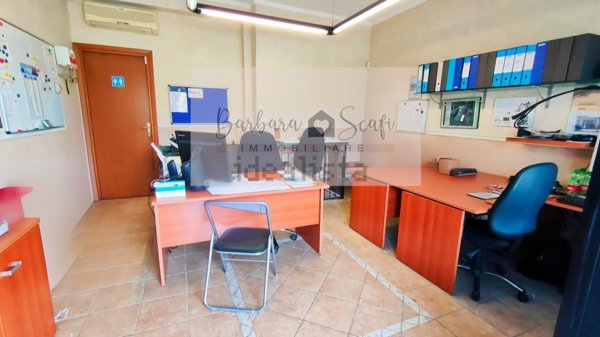 ufficio in vendita a Roma in zona Corviale