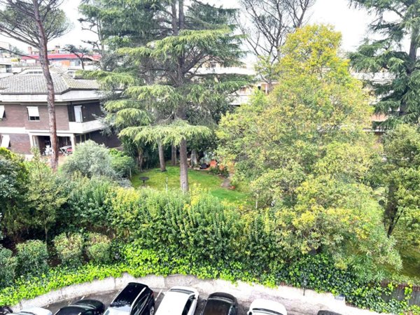 appartamento in vendita a Roma in zona Tomba di Nerone