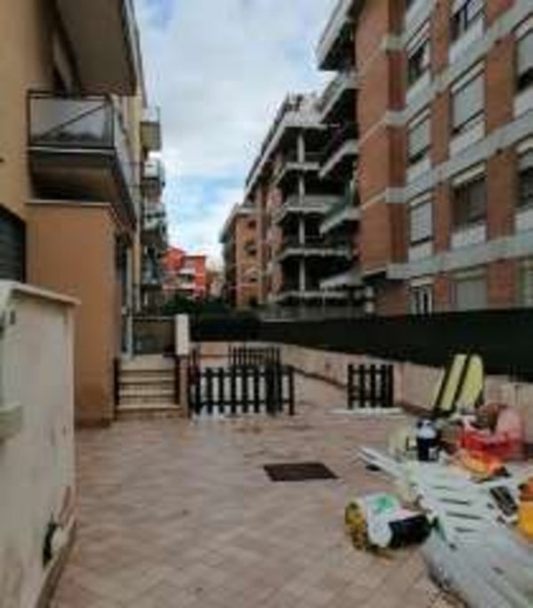 ufficio in vendita a Roma in zona Ostia