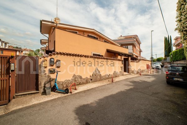 casa indipendente in vendita a Roma in zona Acilia