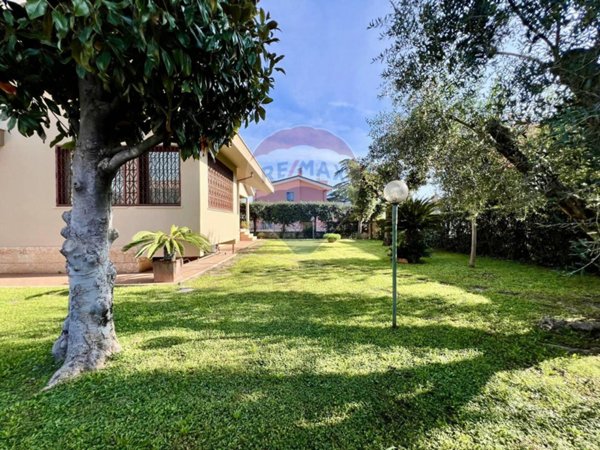 casa indipendente in vendita a Roma