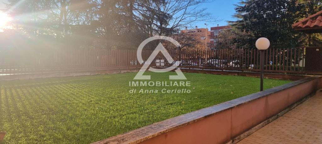 appartamento in vendita a Roma in zona Tor de' Cenci