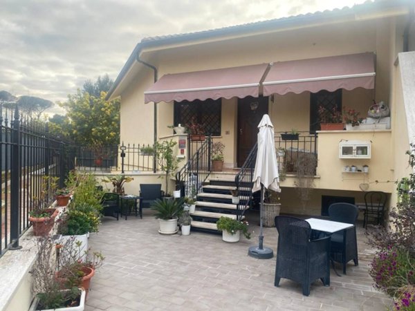 casa indipendente in vendita a Roma in zona Infernetto