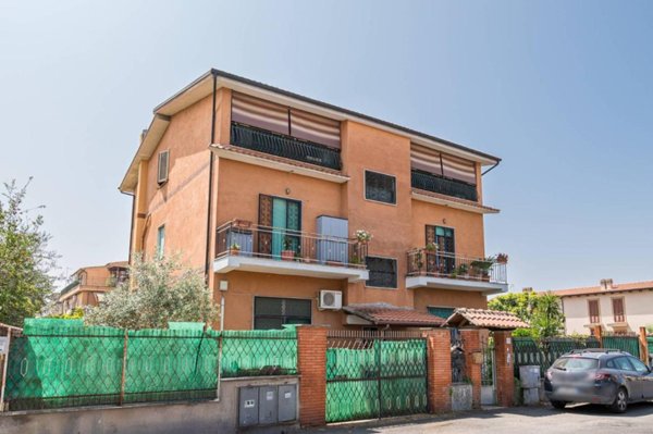 appartamento in vendita a Roma in zona Giardini di Corcolle