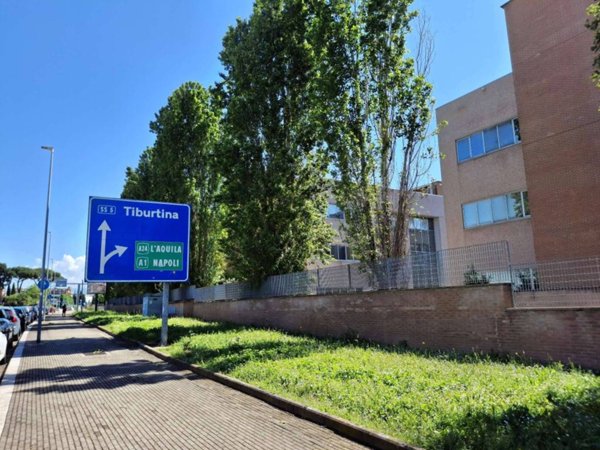 ufficio in vendita a Roma in zona Settecamini