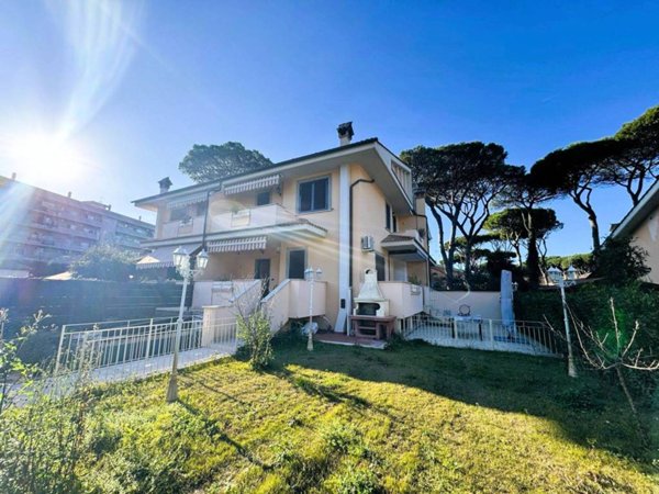 casa indipendente in vendita a Roma in zona Ostia