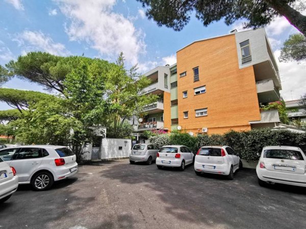 appartamento in vendita a Roma in zona Axa