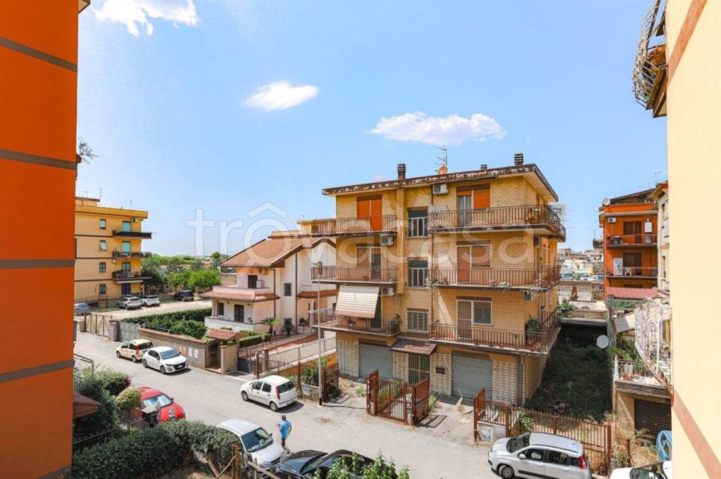 appartamento in vendita a Roma in zona Torre Angela
