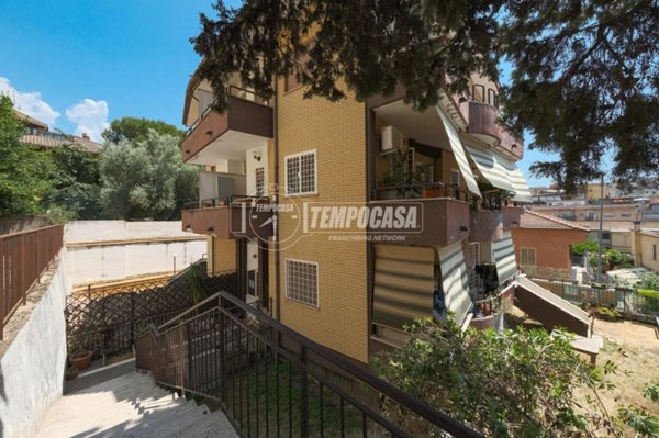 appartamento in vendita a Roma in zona Tomba di Nerone