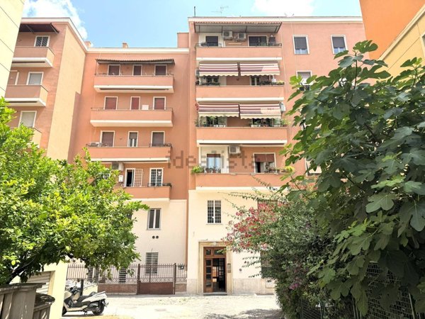 appartamento in vendita a Roma in zona Tuscolano