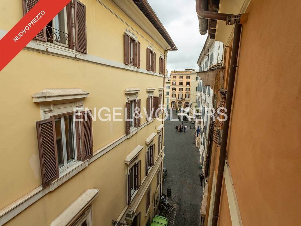 appartamento in vendita a Roma in zona Rione Regola