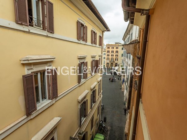 appartamento in vendita a Roma in zona Rione Regola