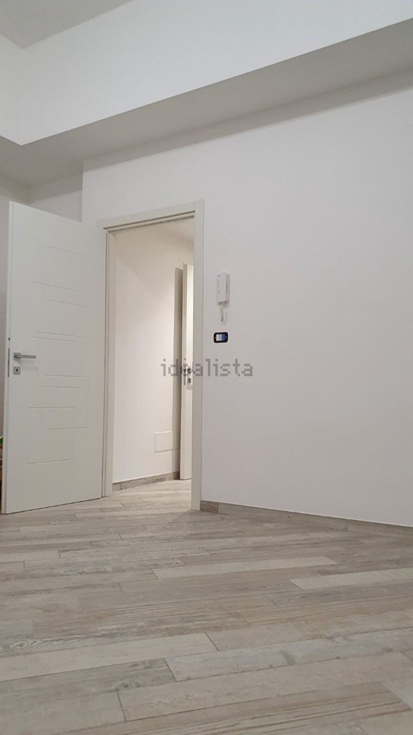 locale commerciale in vendita a Roma in zona Appio Claudio