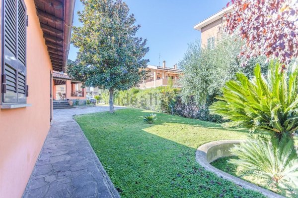 casa indipendente in vendita a Roma in zona Castelverde
