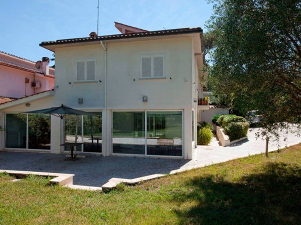 casa indipendente in vendita a Roma in zona Massimina/Casal Lumbroso