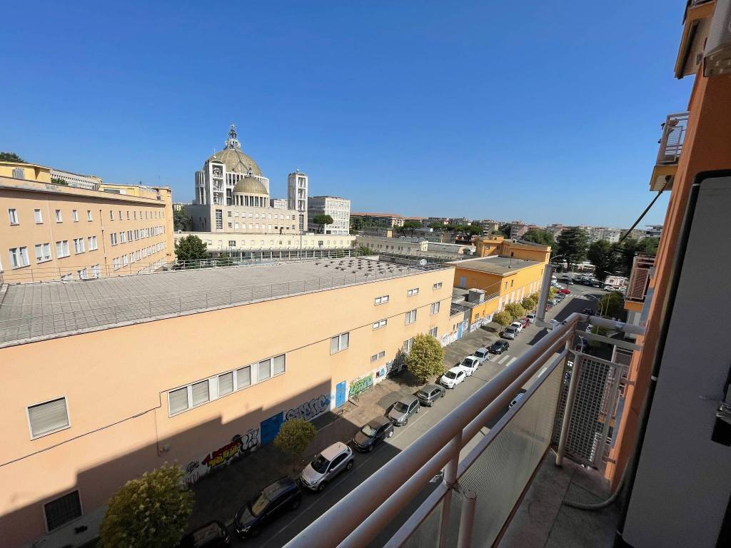 appartamento in vendita a Roma in zona Cinecittà