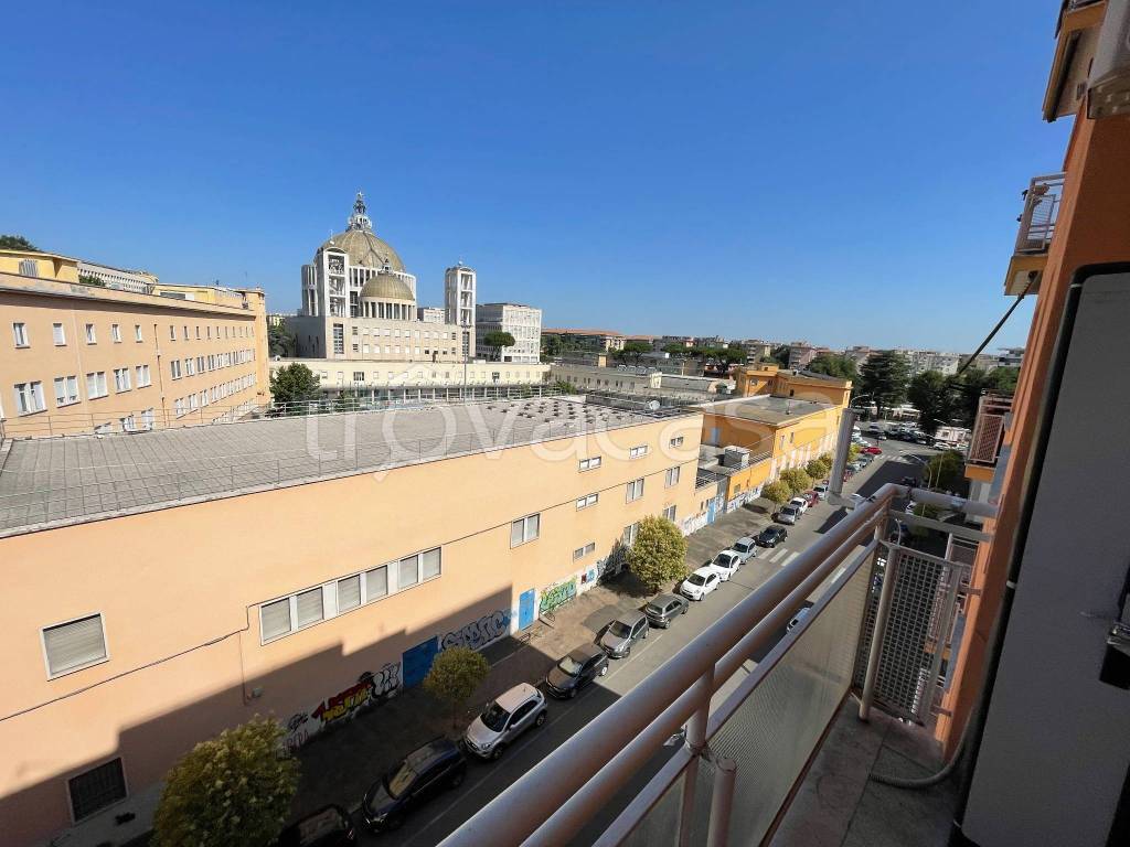 appartamento in vendita a Roma in zona Cinecittà