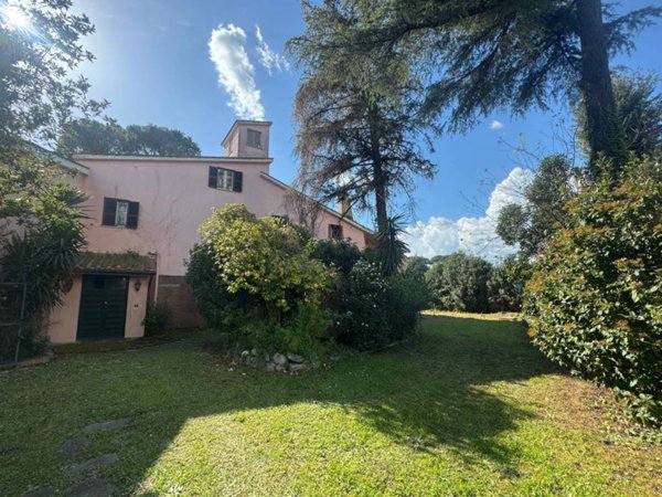 casa indipendente in vendita a Roma in zona Casal Monastero