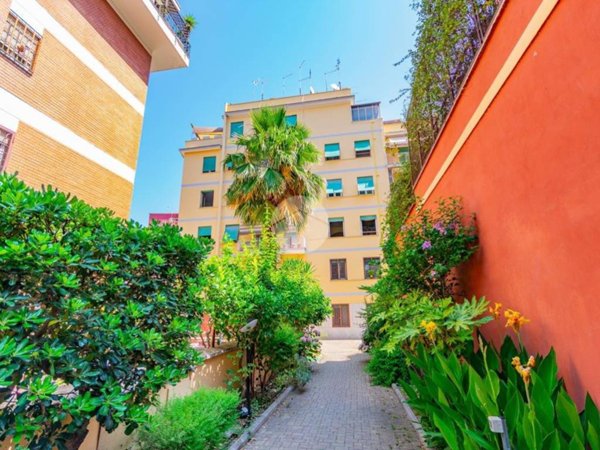 appartamento in vendita a Roma in zona Appio Claudio