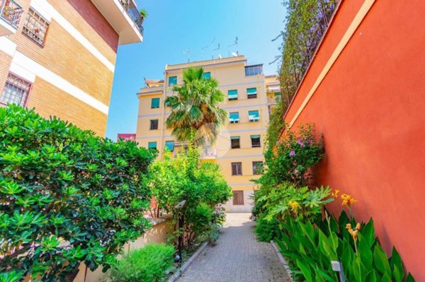 appartamento in vendita a Roma in zona Appio Claudio