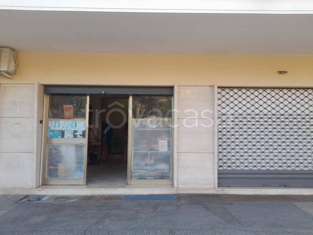 negozio in vendita a Roma in zona La Pisana