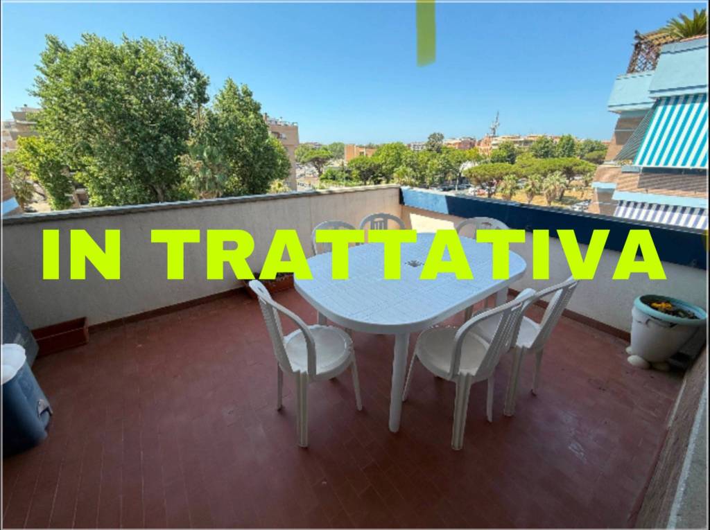 appartamento in vendita a Roma in zona Ostia