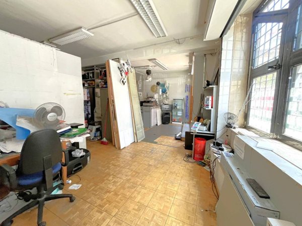 negozio in vendita a Roma in zona Portuense