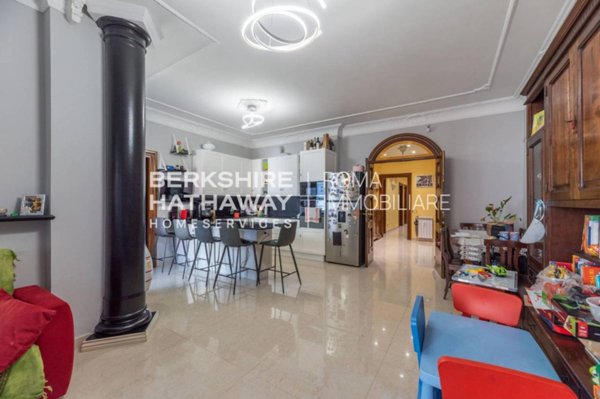 appartamento in vendita a Roma in zona Appio Latino