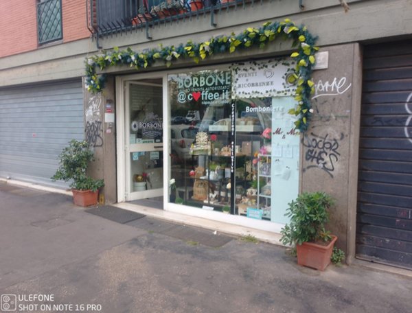 negozio in vendita a Roma in zona Tuscolano