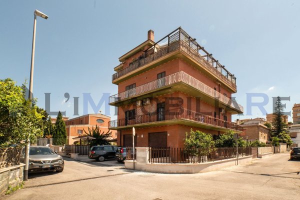 appartamento in vendita a Roma in zona Massimina/Casal Lumbroso