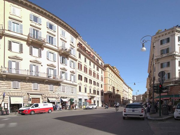appartamento in vendita a Roma in zona Parione/Sant'Eustachio