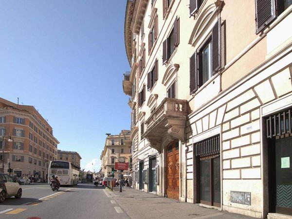 appartamento in vendita a Roma in zona Parione/Sant'Eustachio