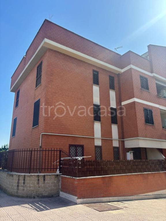 appartamento in vendita a Roma in zona Casal Monastero