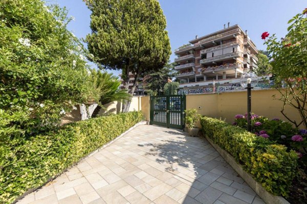 appartamento in vendita a Roma in zona Corviale