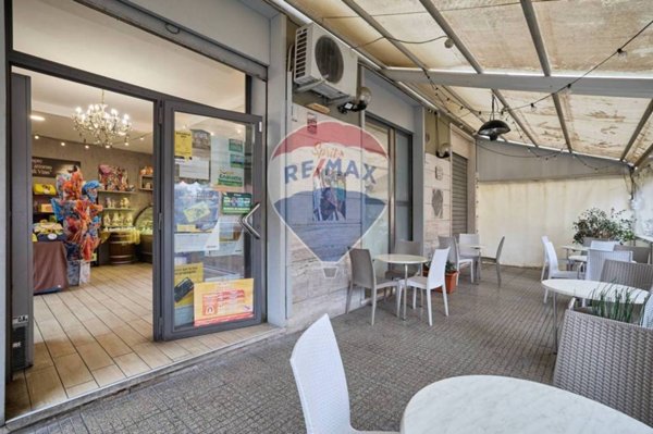 negozio in vendita a Roma in zona Ponte Mammolo