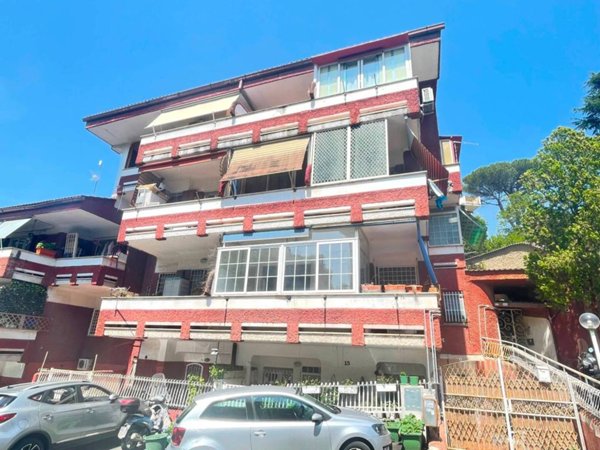 appartamento in vendita a Roma in zona Tomba di Nerone