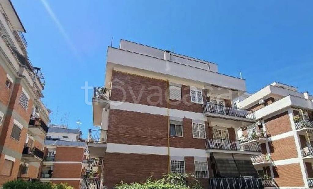 appartamento in vendita a Roma in zona Corviale