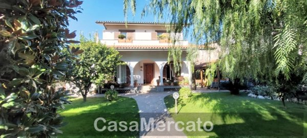 casa indipendente in vendita a Roma