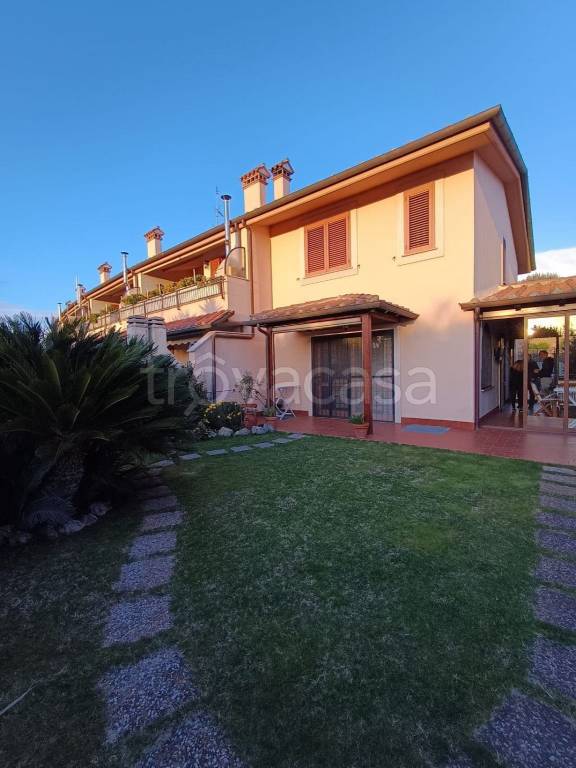 casa indipendente in vendita a Roma