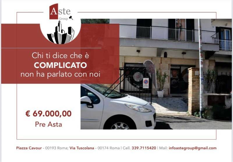 negozio in vendita a Roma in zona Torre Maura