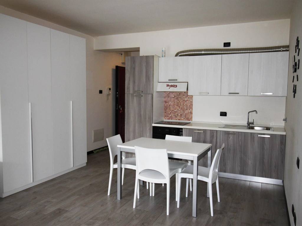 appartamento in vendita a Roma in zona Axa