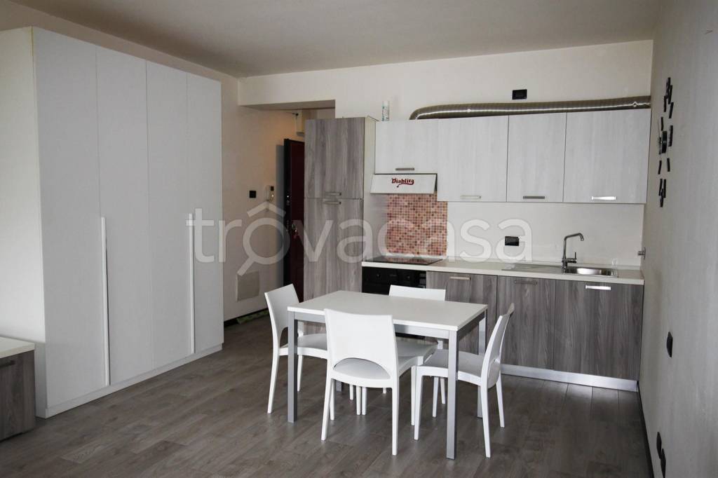 appartamento in vendita a Roma in zona Axa