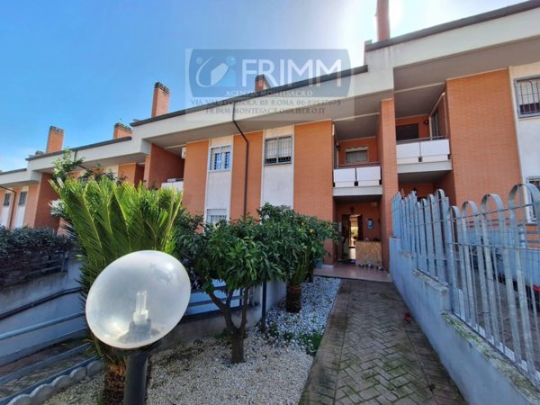 casa indipendente in vendita a Roma in zona Lunghezza